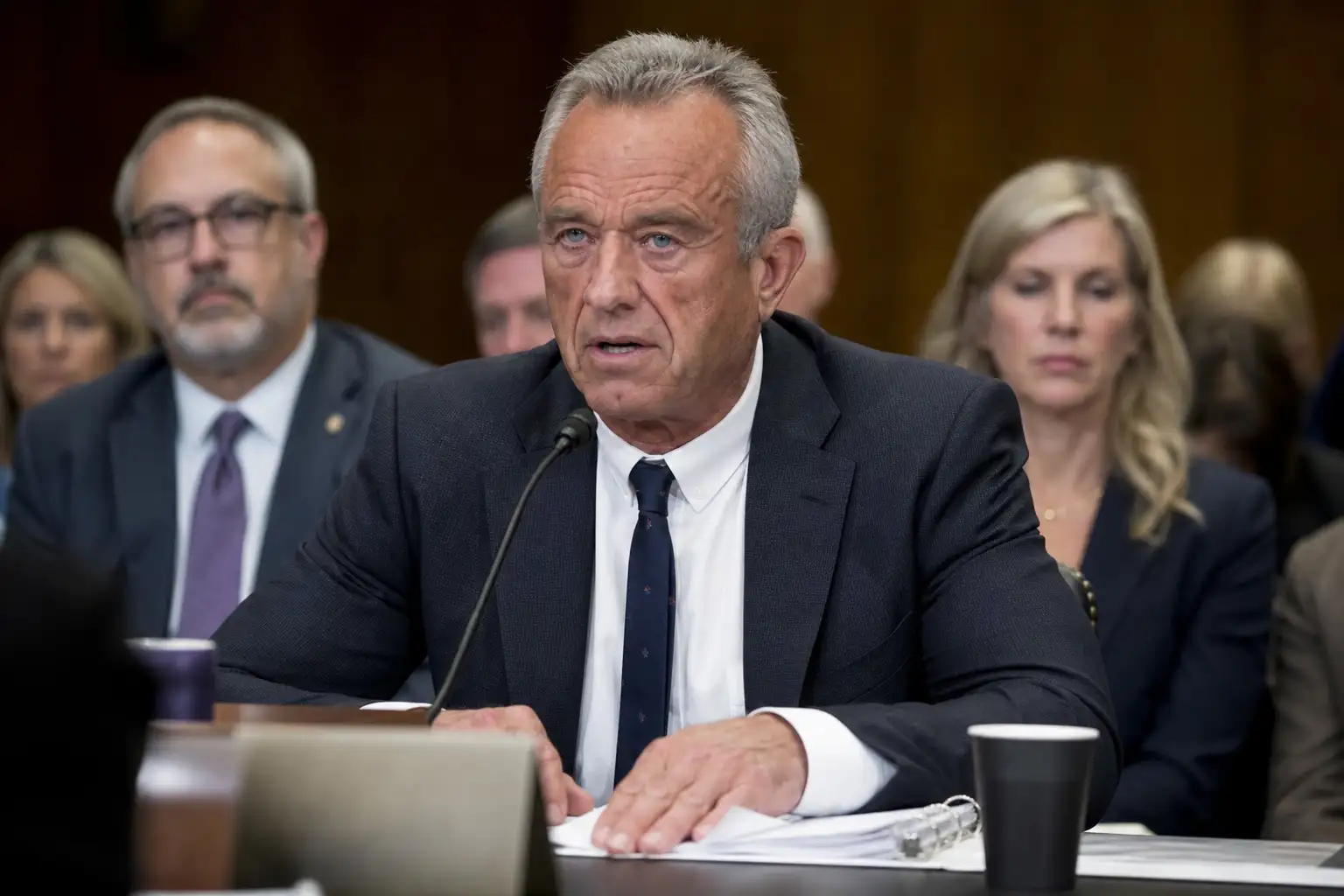 RFK Jr. 改组 FDA 顾问委员会：肽类疗法争议从证据之争变成程序之争
