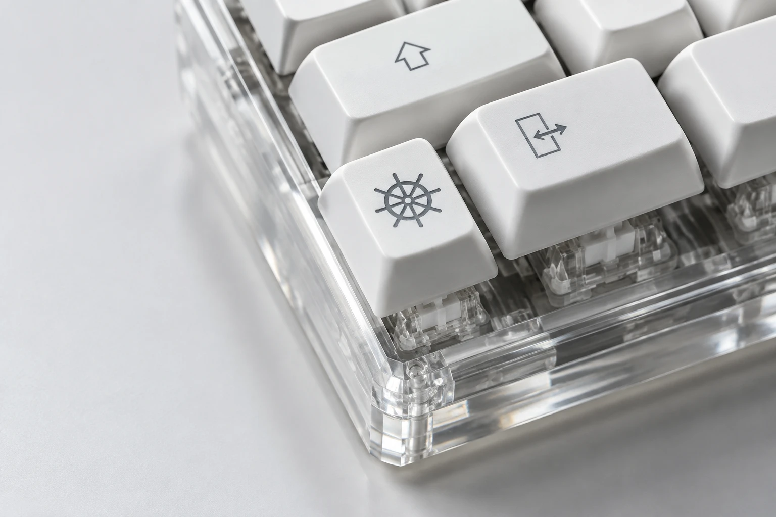 Apple Keyboard A1048 上的怪异符号与 1993 年政府采购妥协